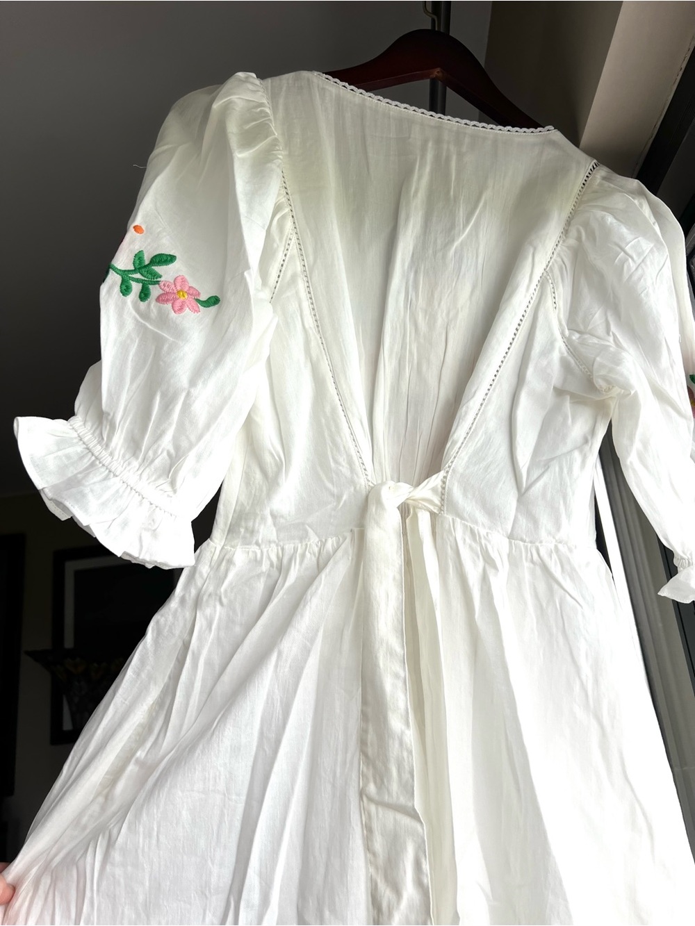 Urban Outfitters White Embroidered Boho Maxi Dress Floral Smocked 100% Cotton - Picture 4 of 16